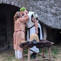 und besiegeln die Liebe mit einem Kuss