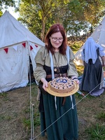 Baecker Bernd ueberreichte eine Torte